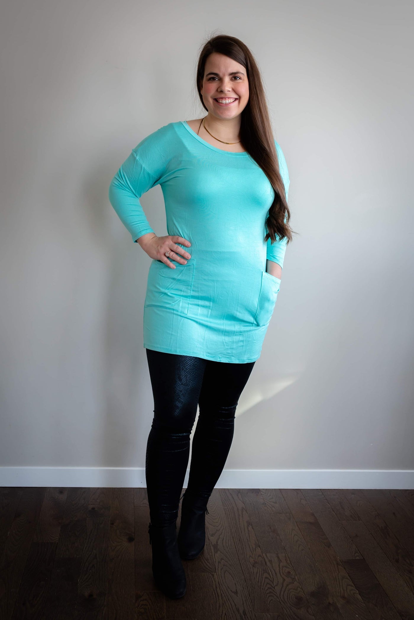 Laura Button Back Tunic in Mint