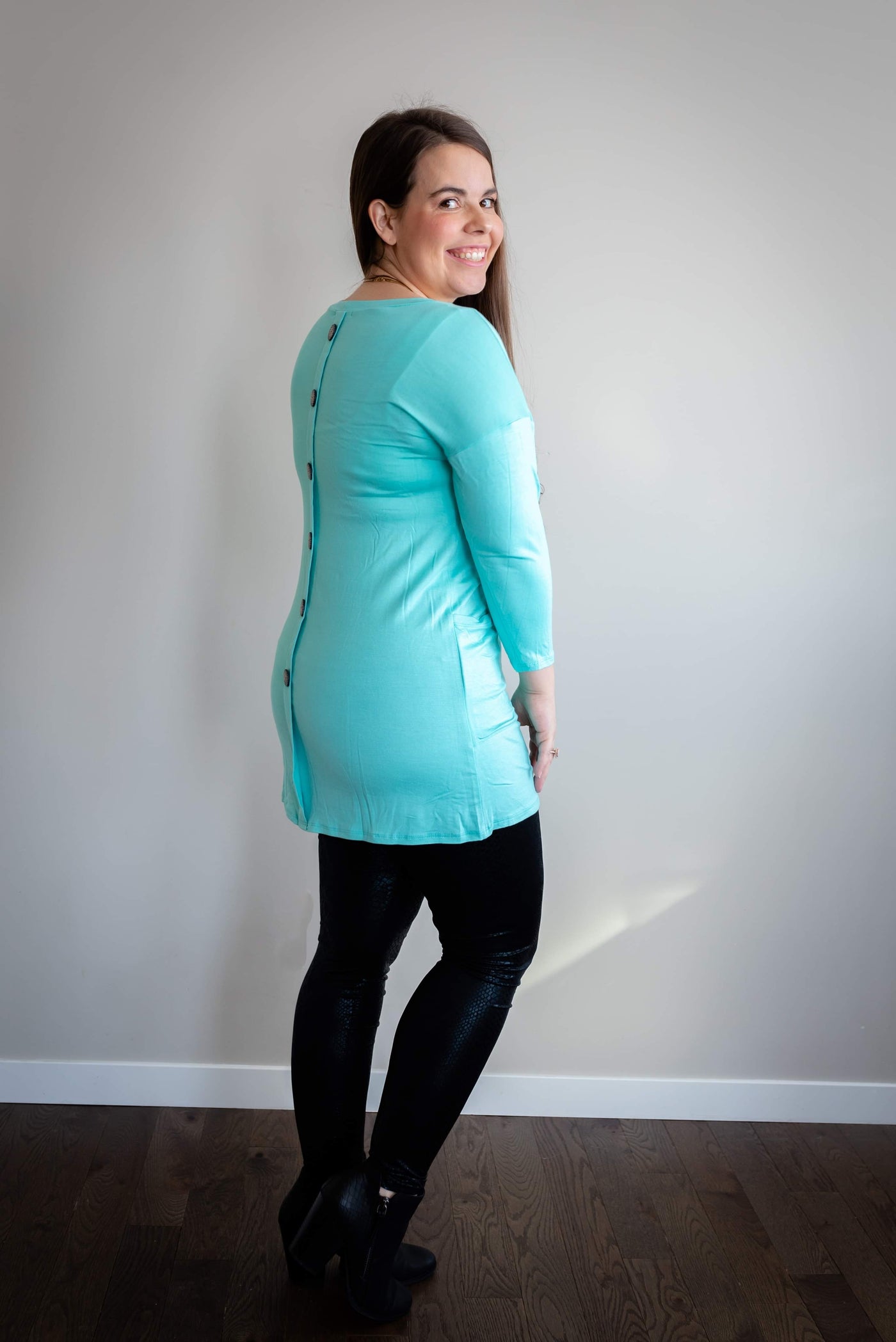 Laura Button Back Tunic in Mint